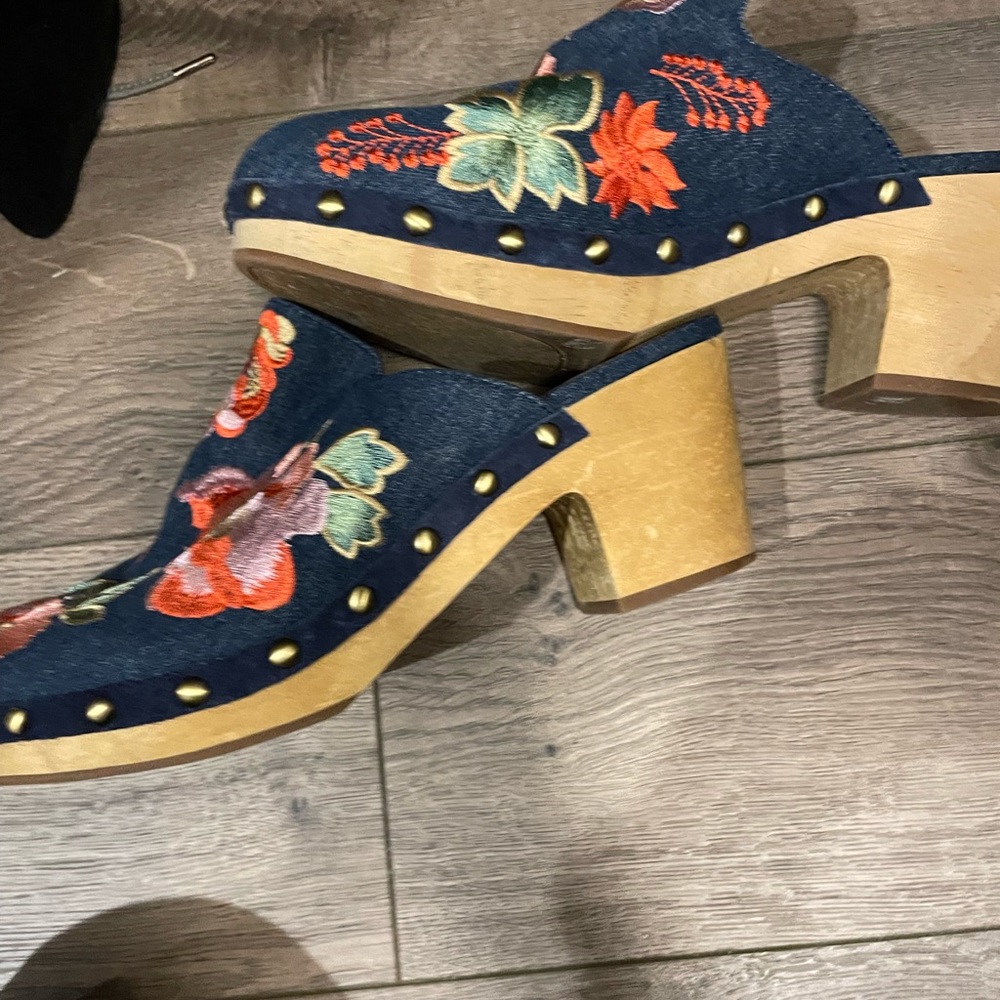 Sole Society embroidered Denim clogs size 9.5